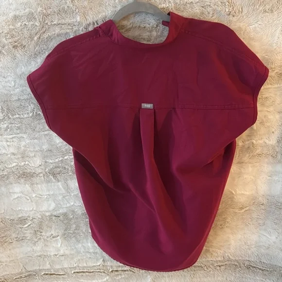 Figs Rafaela scrub top in Raspberry - Picture 5 of 5